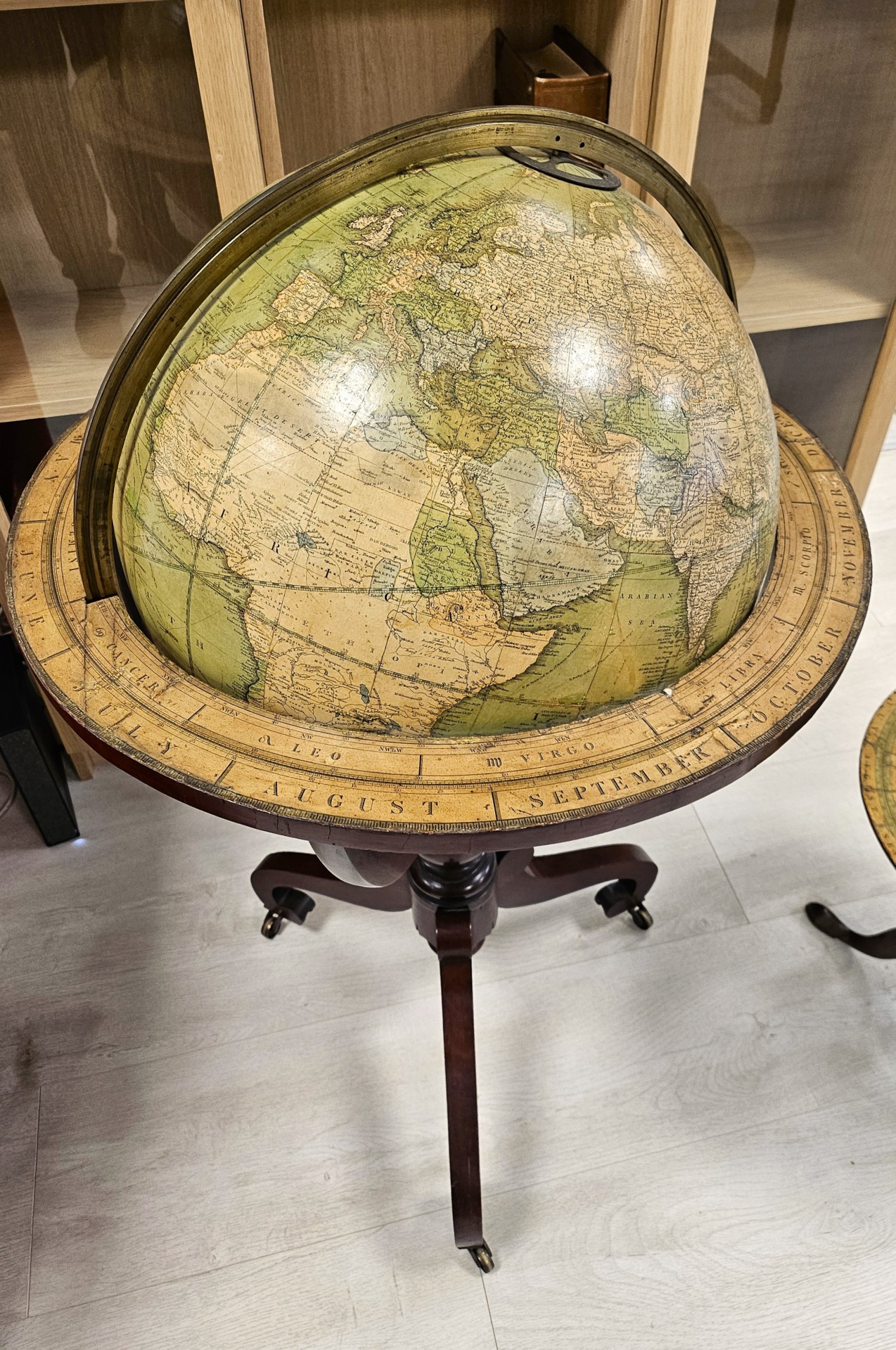 A fine and impressive Terrestrial library globe - Imagen 9