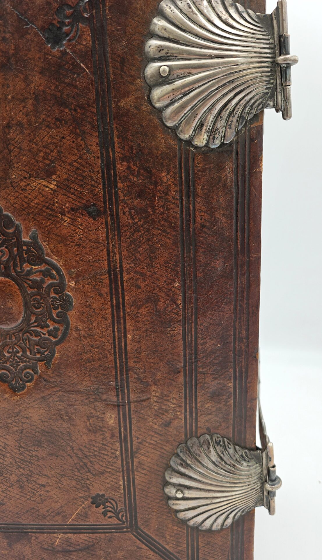 Dutch States-Bible, with silver clasps in the shape of a large shell and 252 engravings. – Bild 19